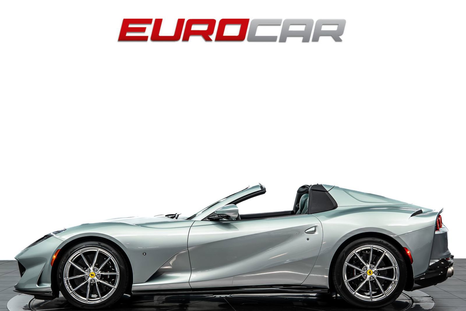 Used 2022 Ferrari 812 GTS RWD image 2