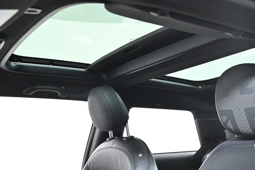 Used 2023 MINI Cooper S w/ Driver Assistance Package image 30