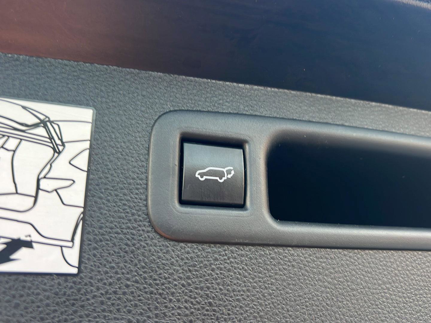 Used 2022 Toyota Highlander Bronze Edition FWD image 36