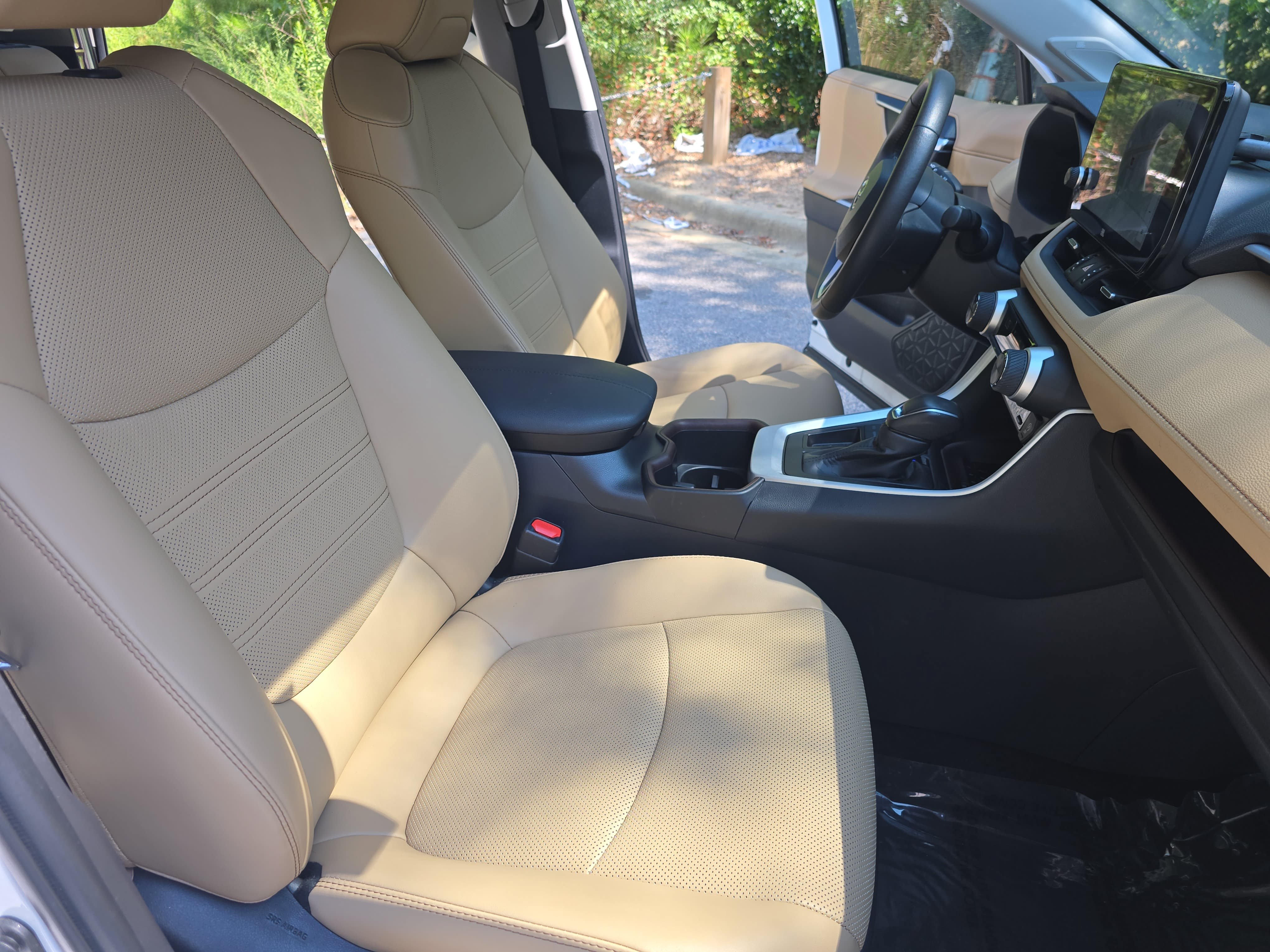 Used 2024 Toyota RAV4 Limited w/ Advanced Technology Package FWD image 10