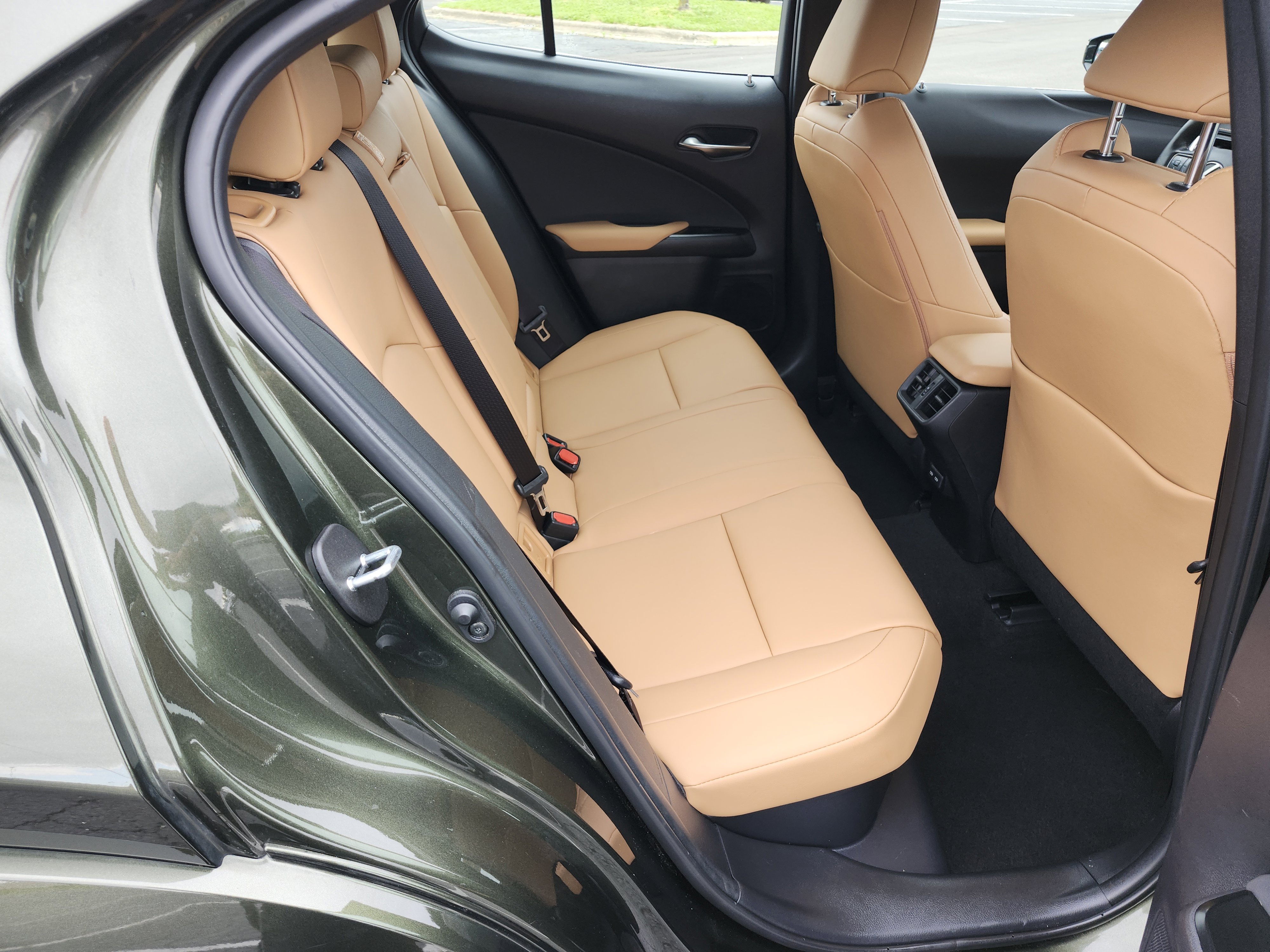 Used 2024 Lexus UX 250h AWD w/ Premium Package image 19
