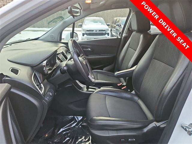 Used 2020 Chevrolet Trax LT w/ LT Convenience Package image 19