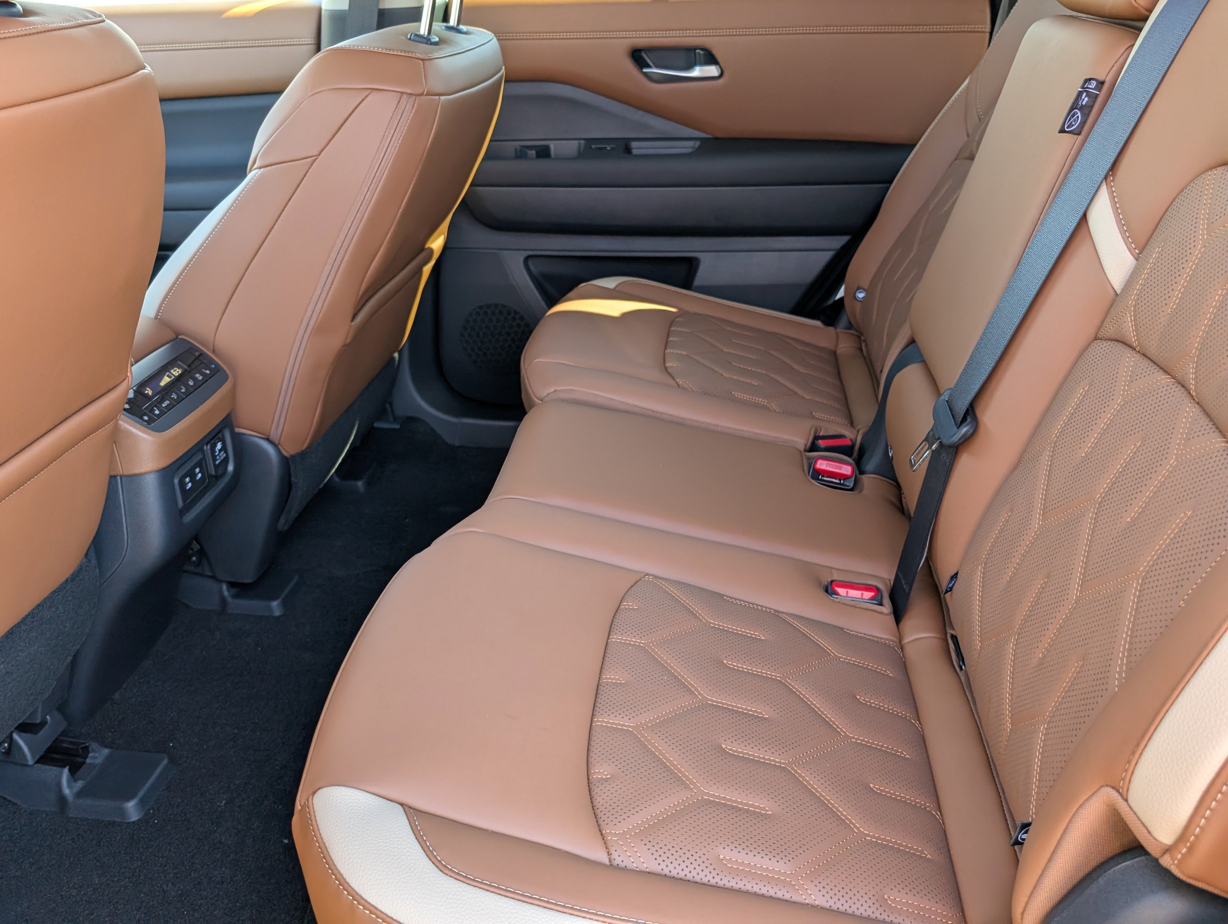 New 2026 Nissan Pathfinder Platinum AWD/4WD image 23
