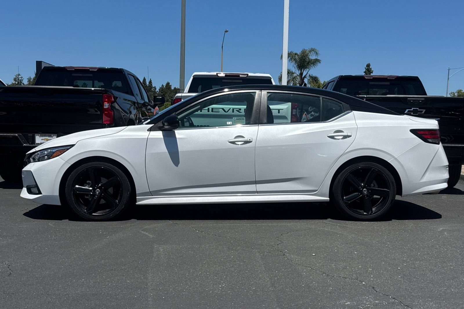 Used 2023 Nissan Sentra SR w/ Midnight Edition Package FWD image 6
