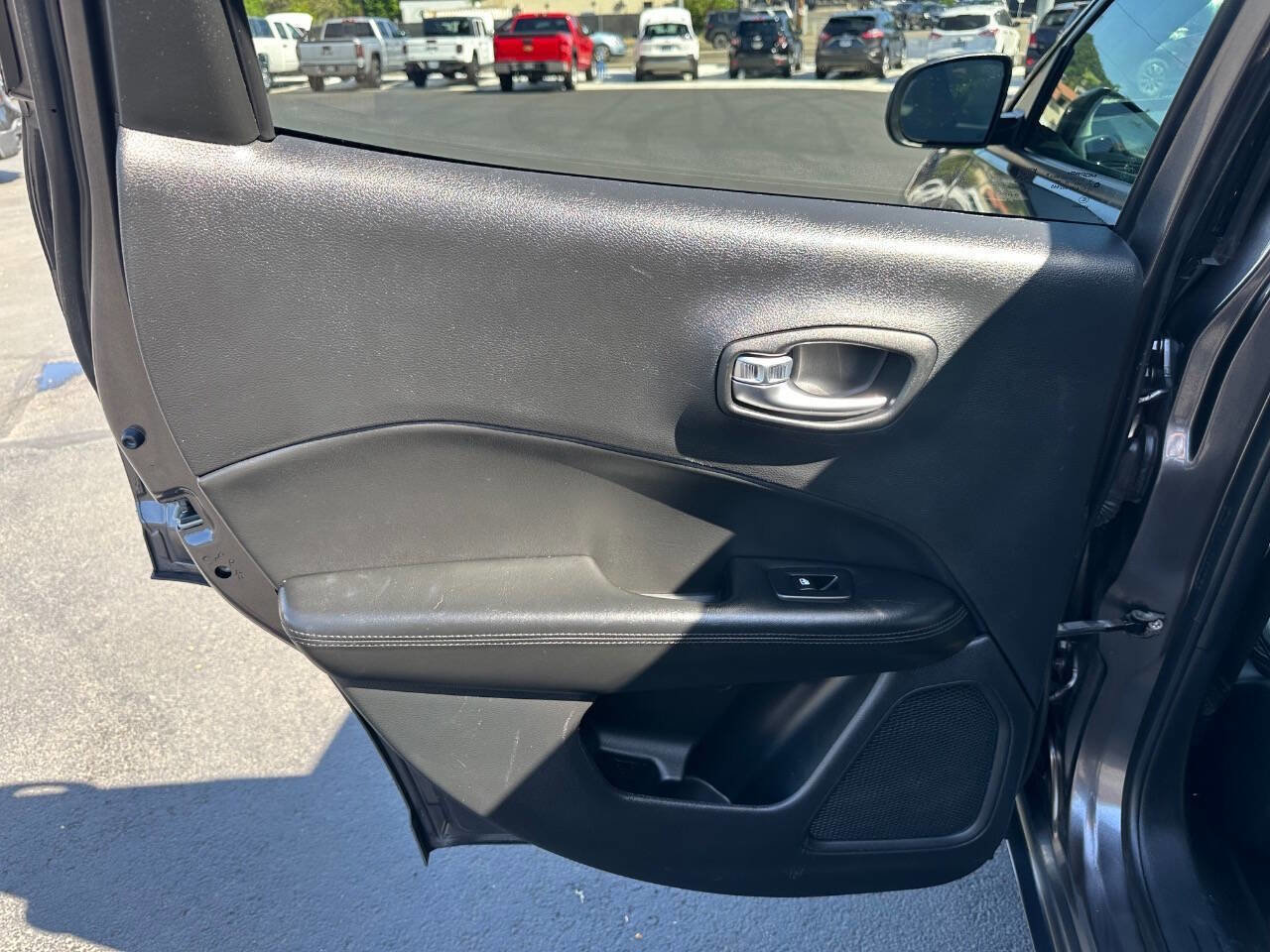 Used 2020 Jeep Compass Latitude image 17