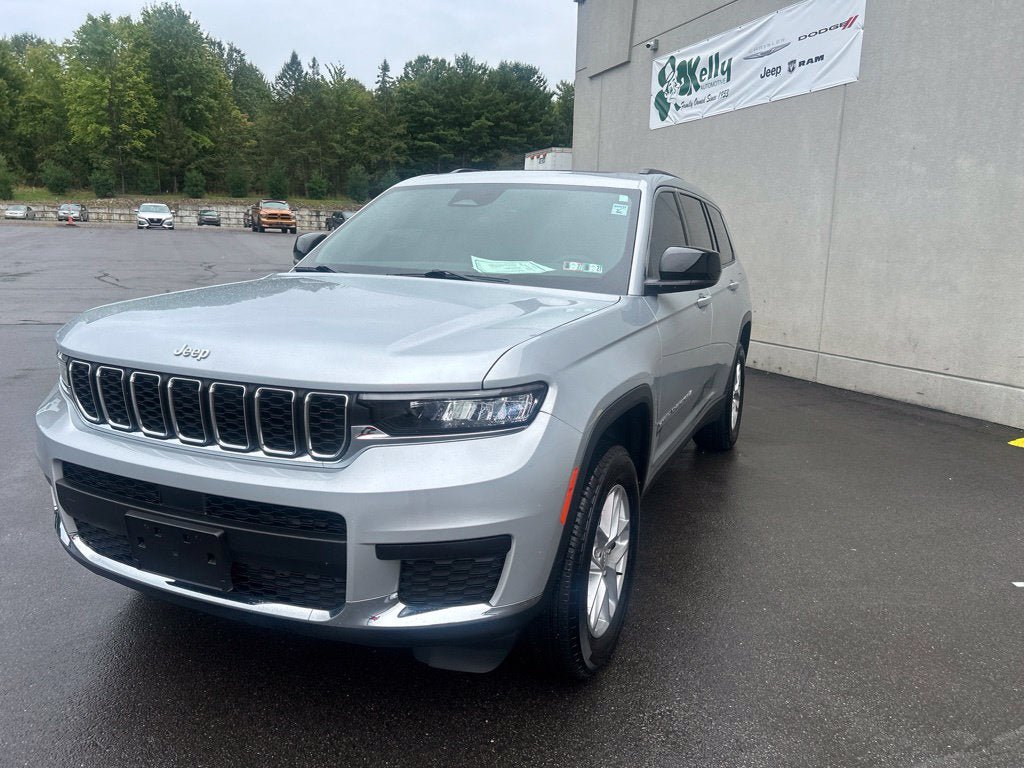 Used 2025 Jeep Grand Cherokee L Laredo w/ Trailer Tow Package AWD/4WD image 1