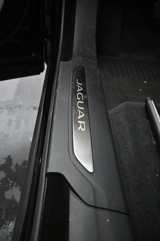 Used 2026 Jaguar F-PACE R-Dynamic S image 22