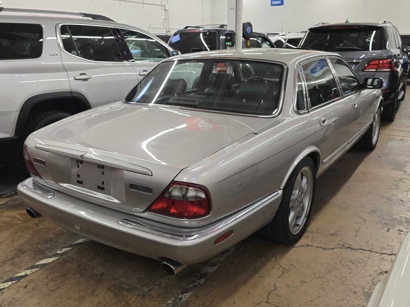 Used 1999 Jaguar XJ8 image 13