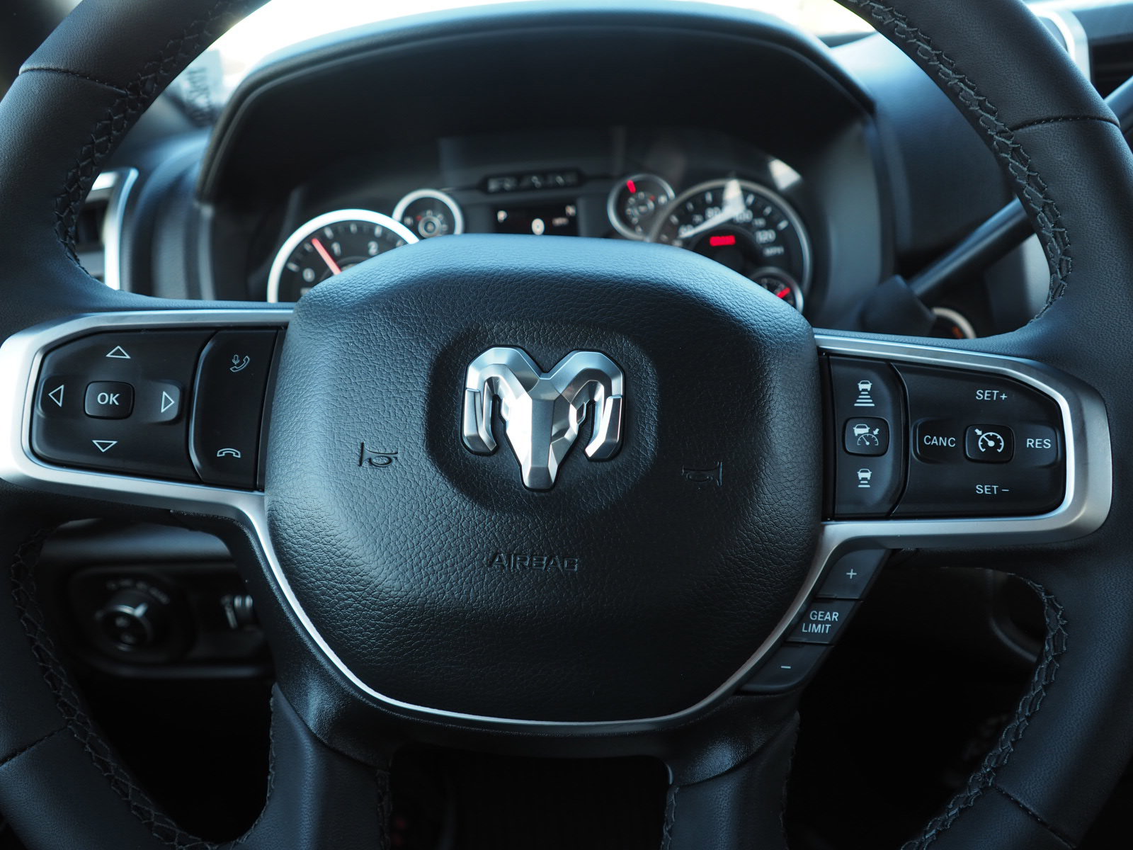 Used 2025 RAM 3500 Big Horn image 24