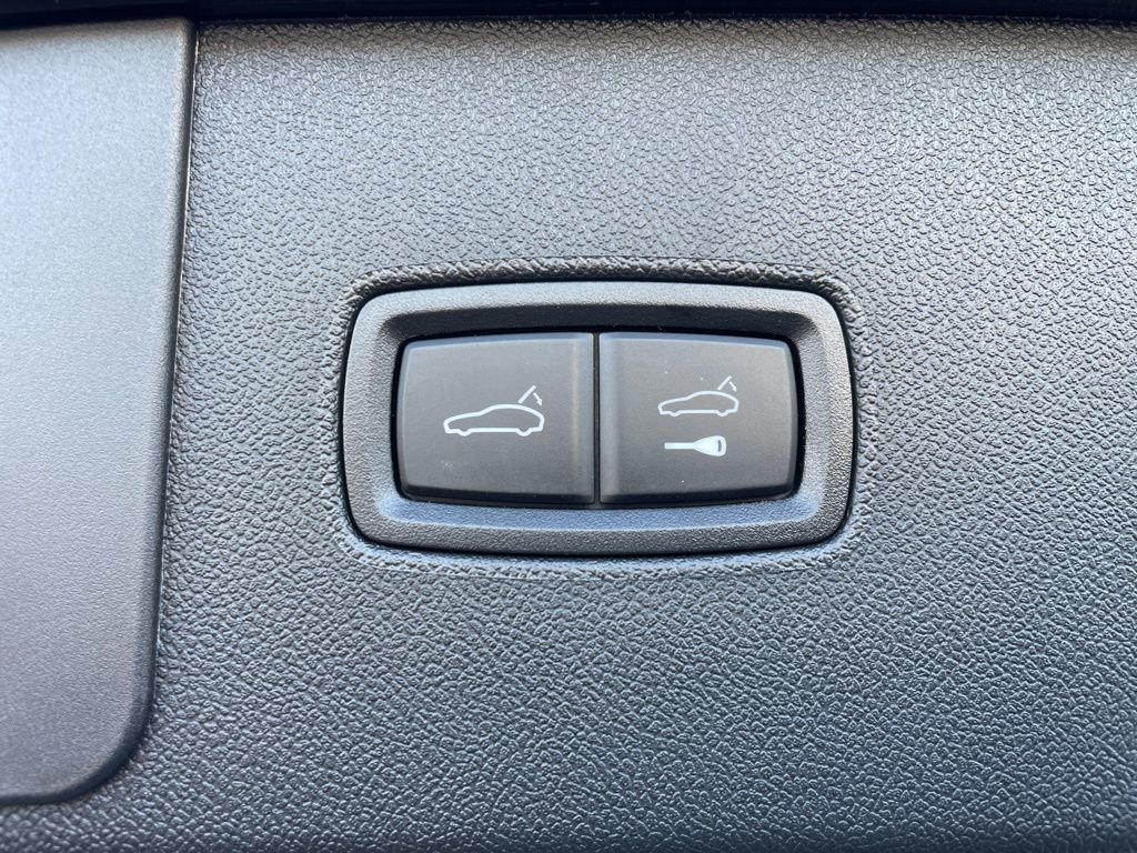 Certified 2023 Porsche Cayenne Platinum Edition image 8