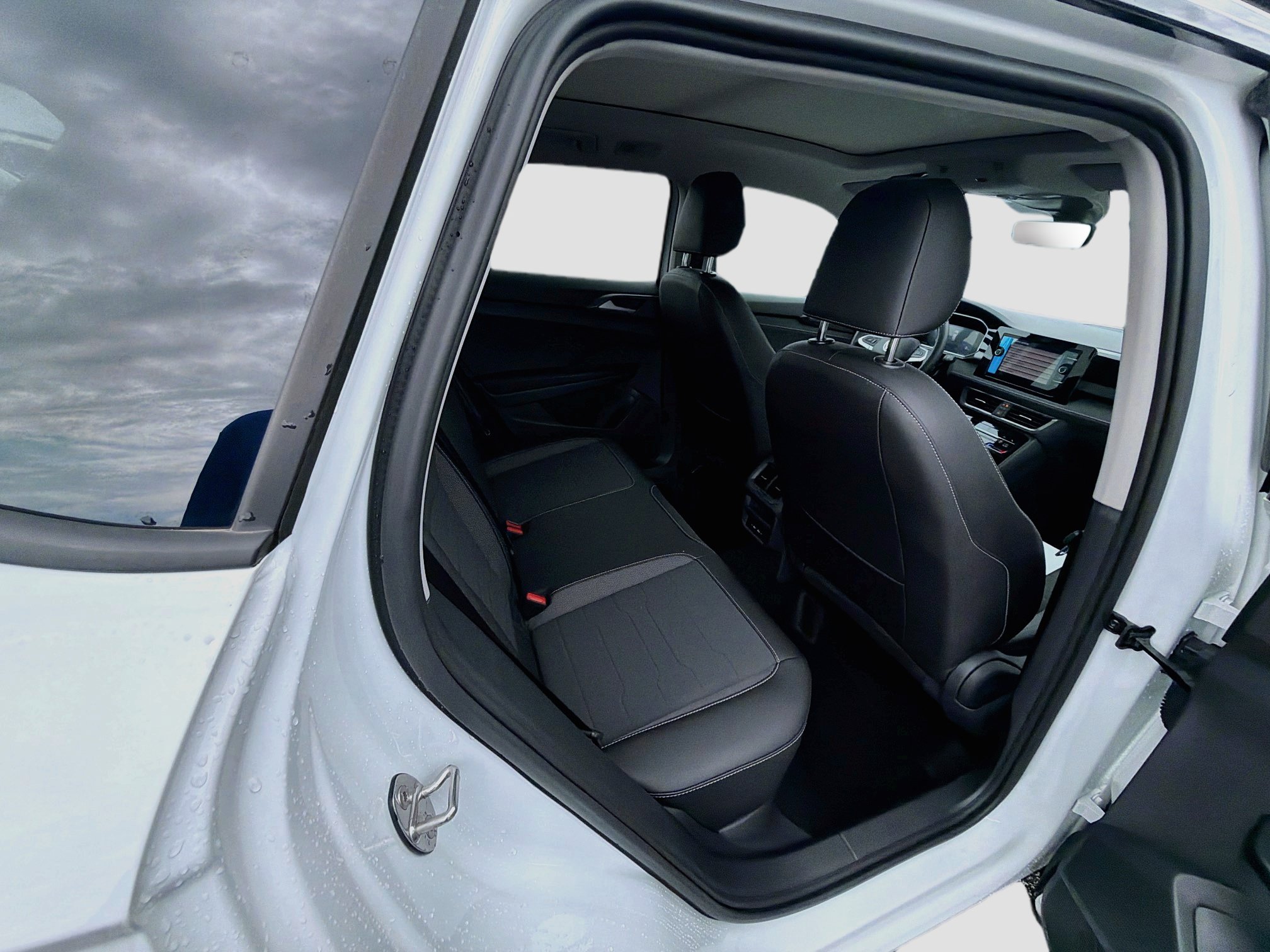 New 2026 Volkswagen Taos SE FWD image 21