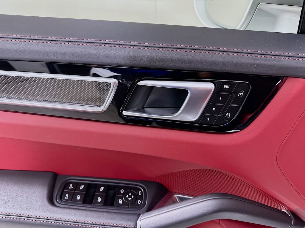 Used 2023 Porsche Cayenne Turbo image 20