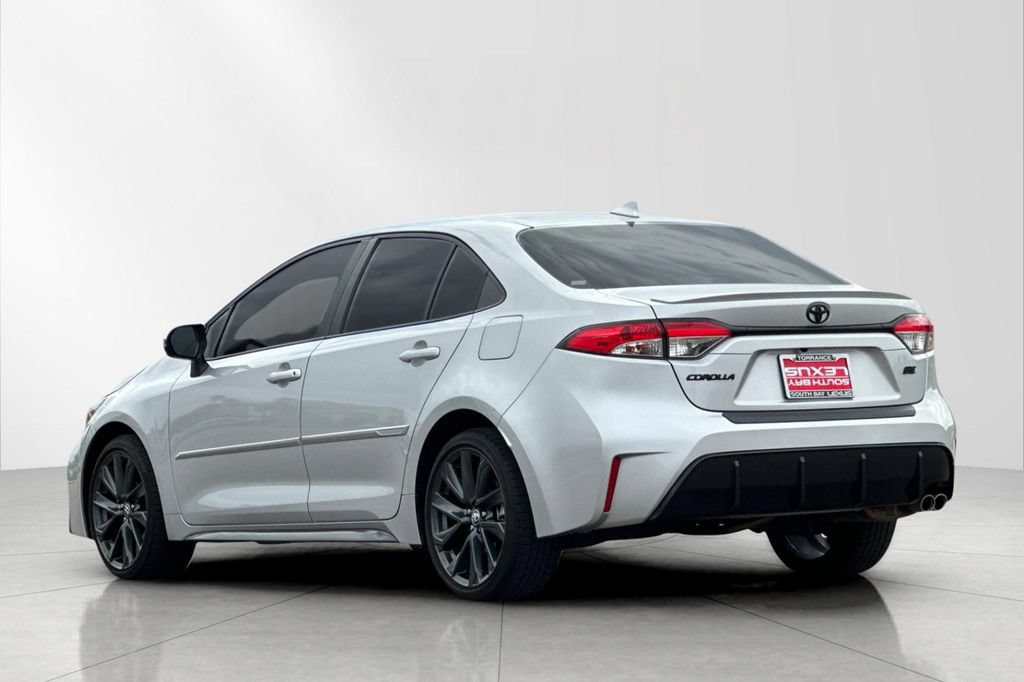 Used 2024 Toyota Corolla SE w/ SE Premium Package FWD image 4