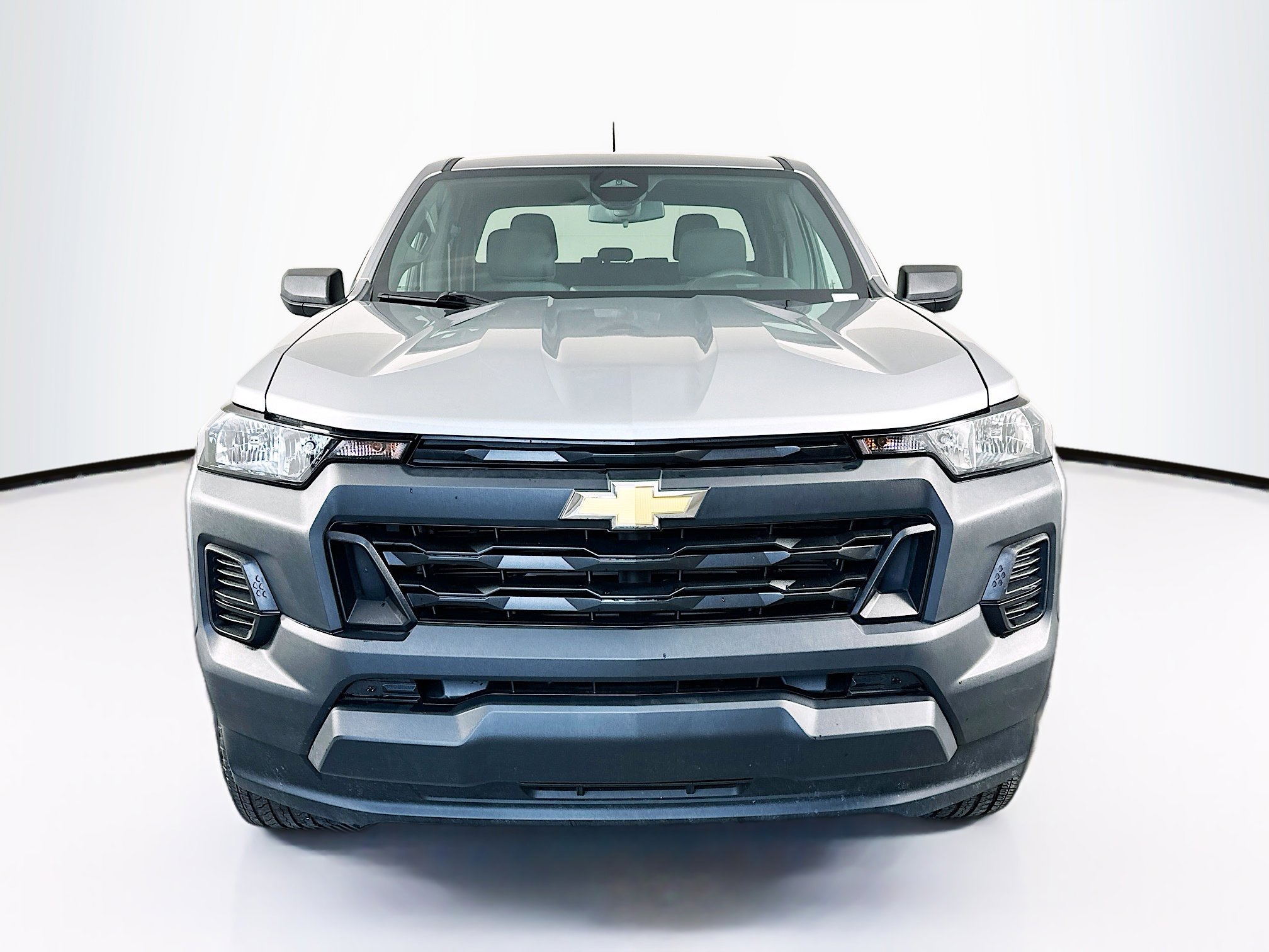 Used 2024 Chevrolet Colorado W/T image 2