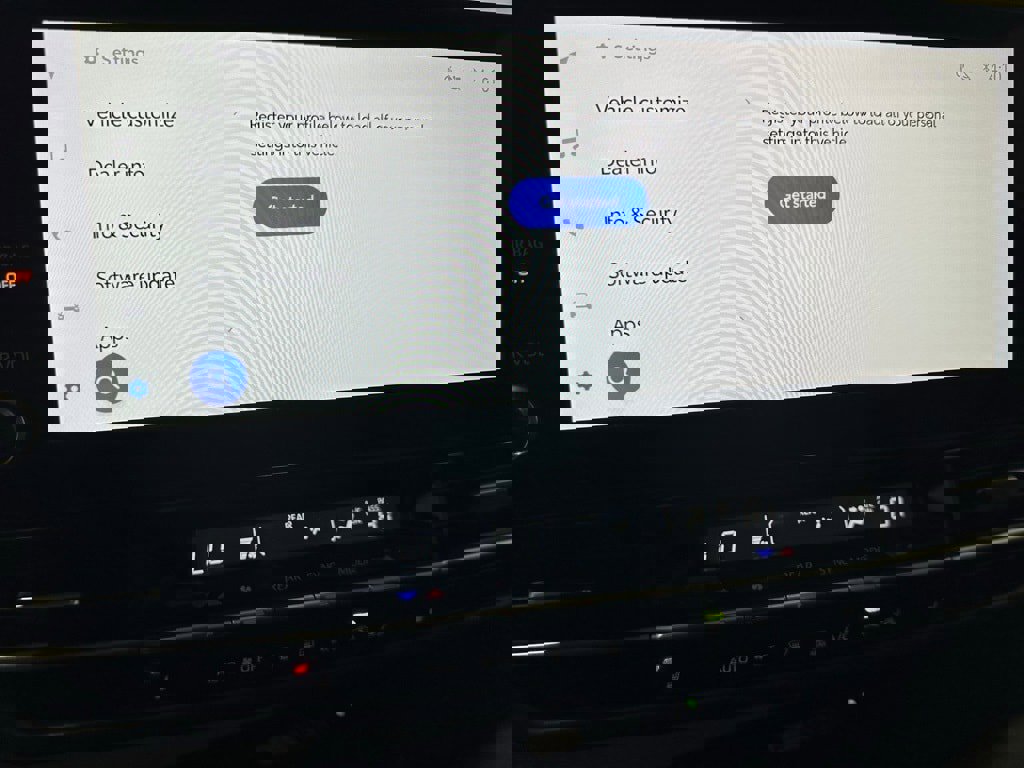 Used 2025 Toyota Sienna XSE image 39