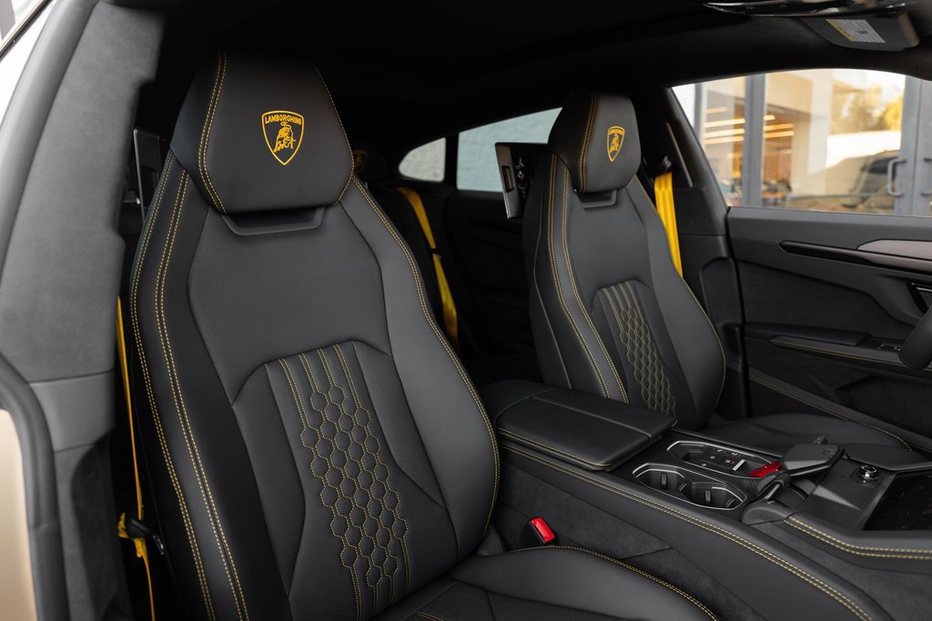Used 2025 Lamborghini Urus SE AWD/4WD image 27