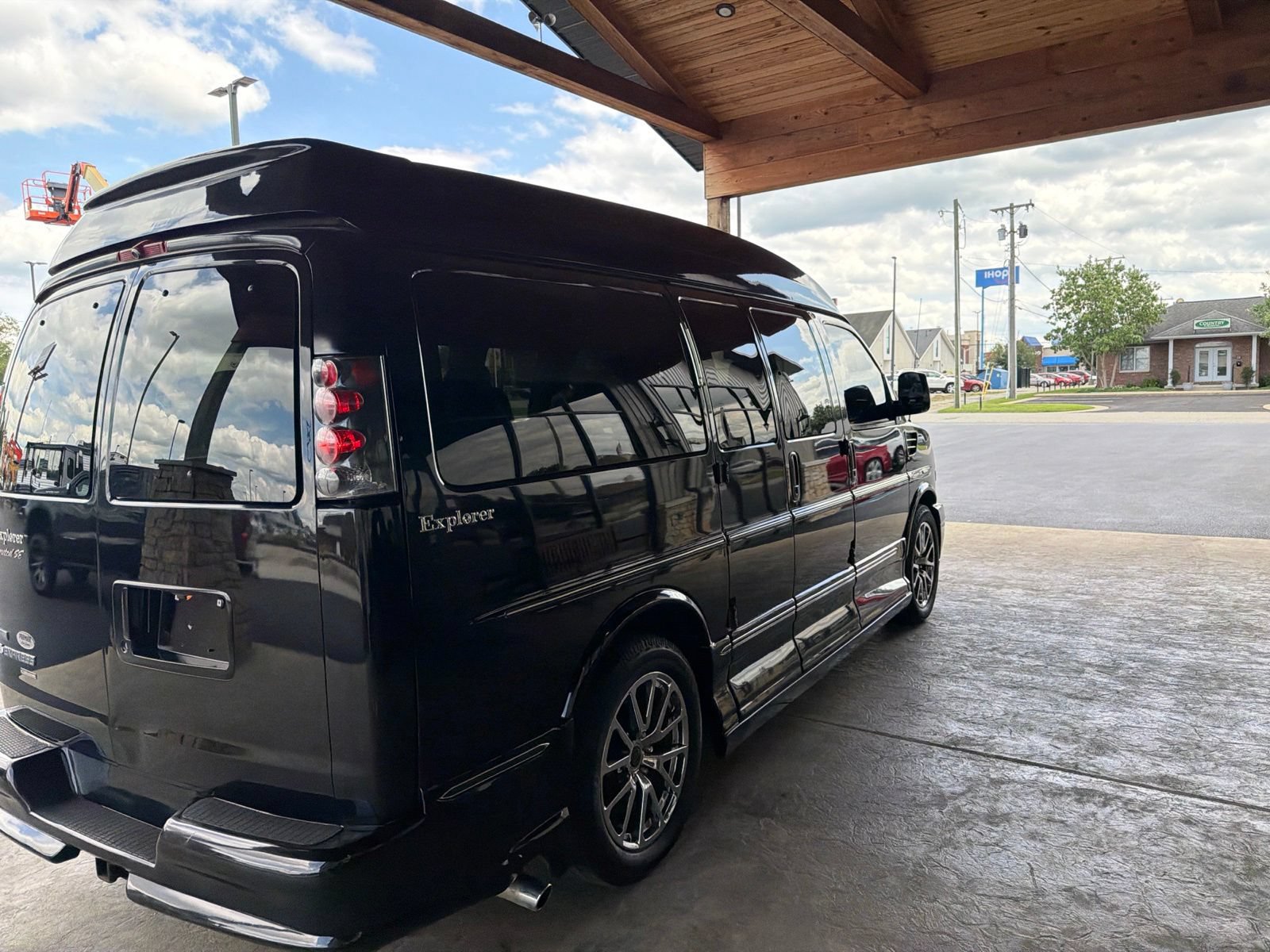 Used 2012 Chevrolet Express 1500 RWD image 18