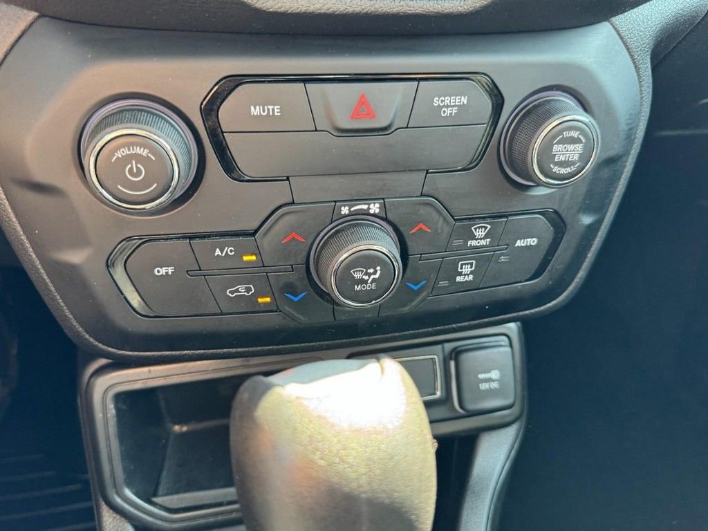 Used 2020 Jeep Renegade Latitude FWD image 18
