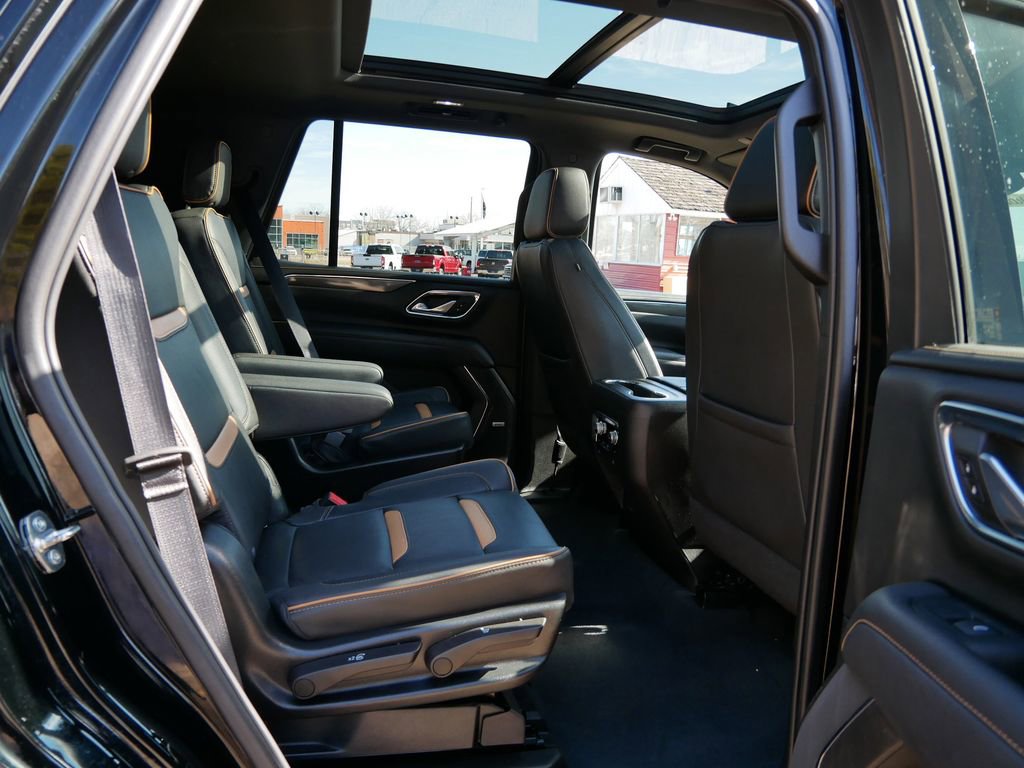 Used 2023 GMC Yukon AT4 w/ AT4 Premium Package AWD/4WD image 9