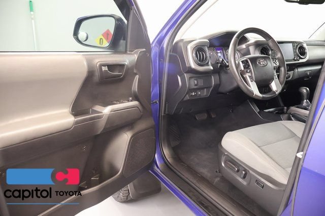 Certified 2022 Toyota Tacoma SR5 w/ Black Out Package (TMS) AWD/4WD image 9