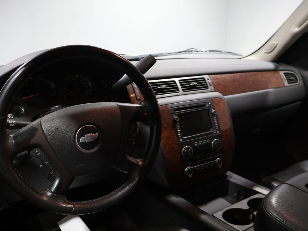 Used 2008 Chevrolet Suburban LT image 19