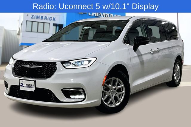 Used 2024 Chrysler Pacifica Touring-L image 3