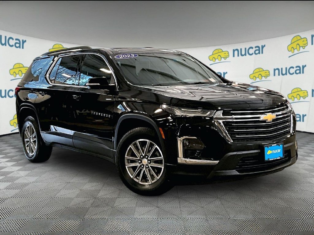 Used 2023 Chevrolet Traverse LT AWD/4WD image 1