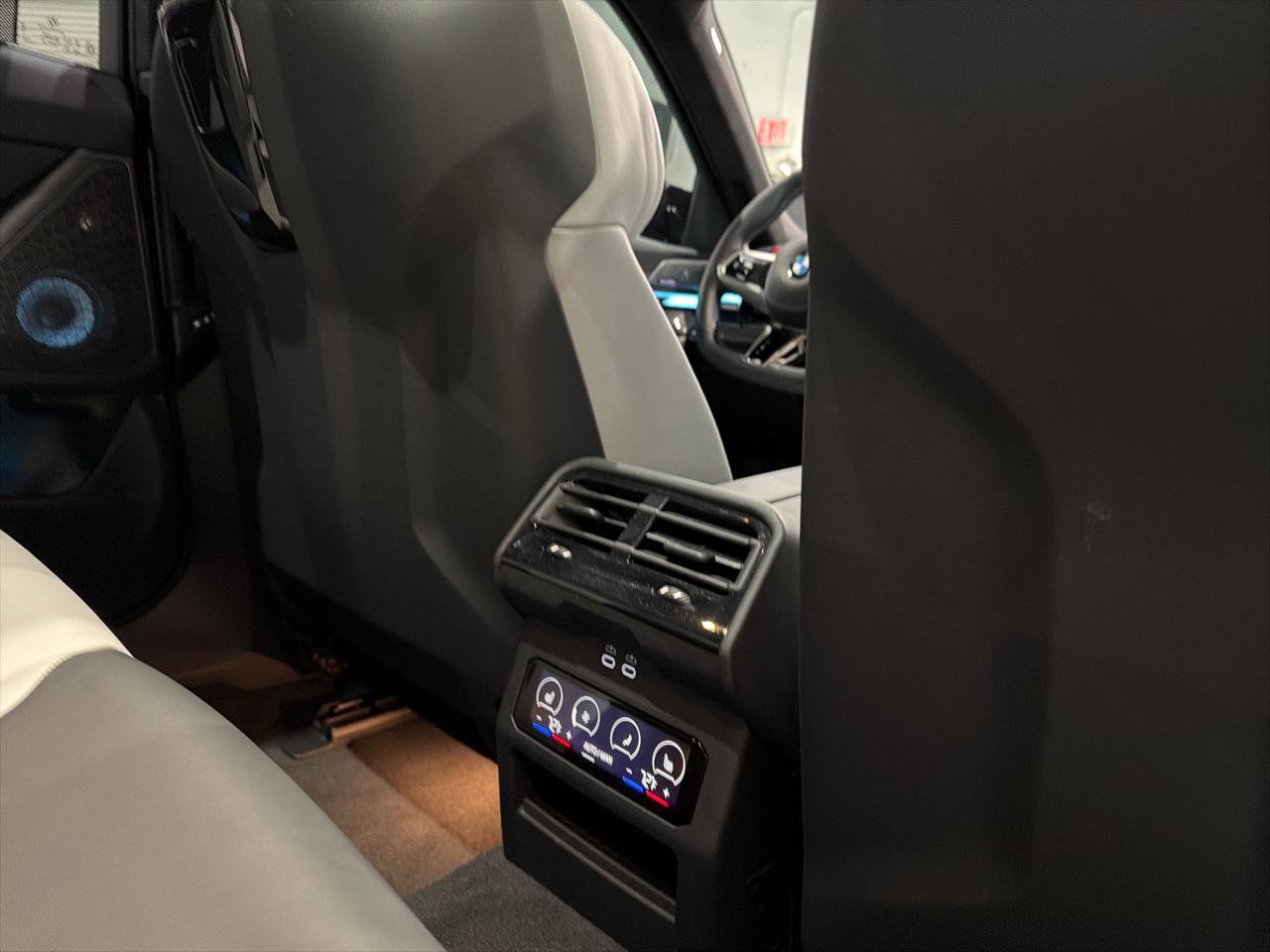 Used 2026 BMW M5 Touring image 32