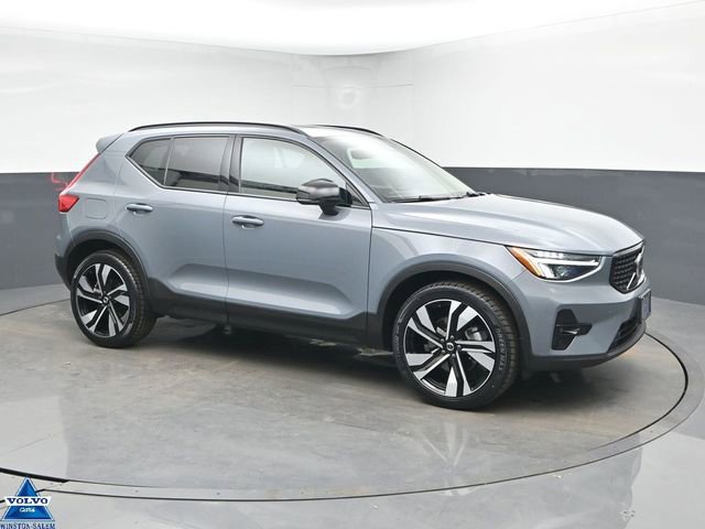 Used 2023 Volvo XC40 B5 Plus w/ Climate Package