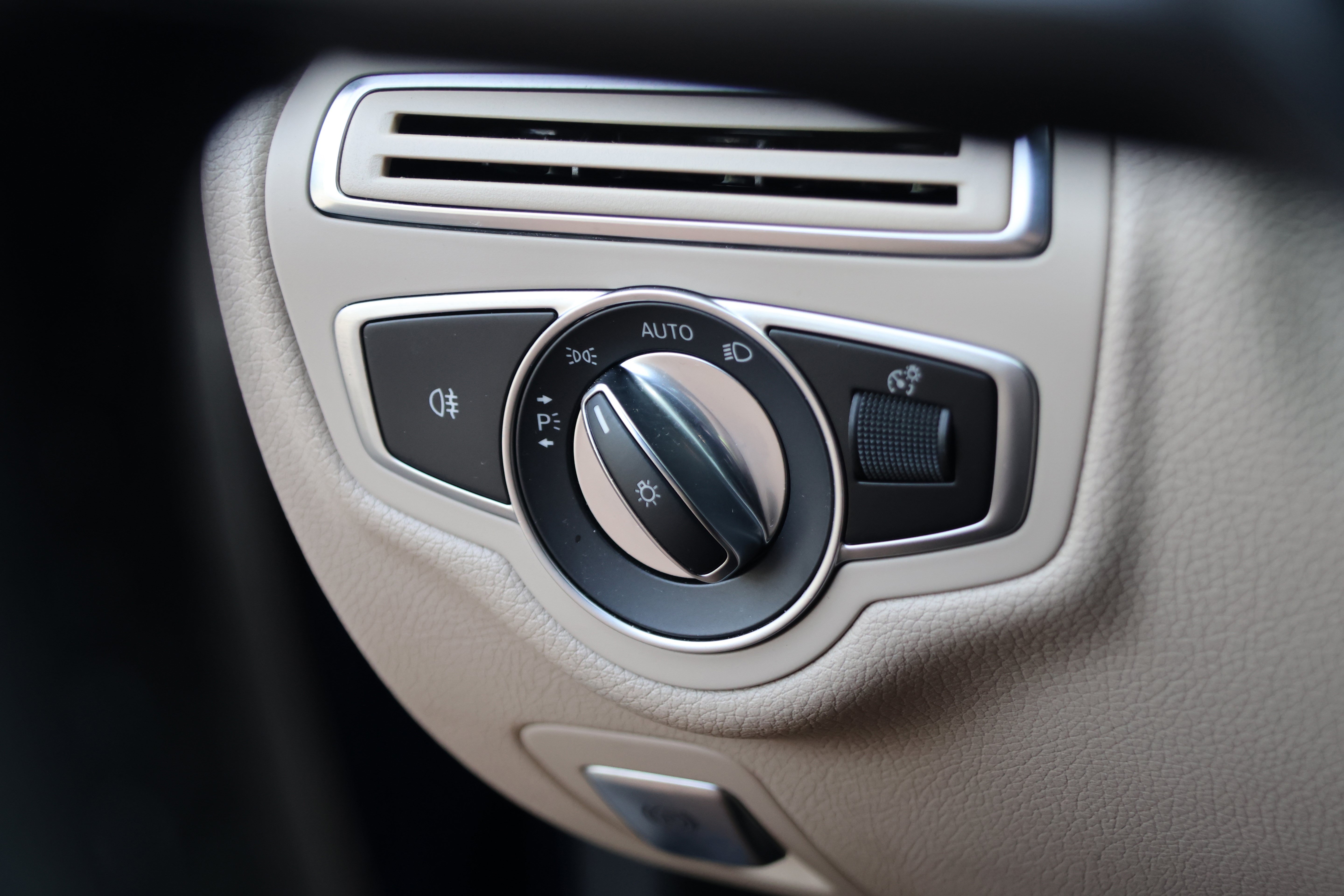 Used 2019 Mercedes-Benz C 300 Sedan image 15