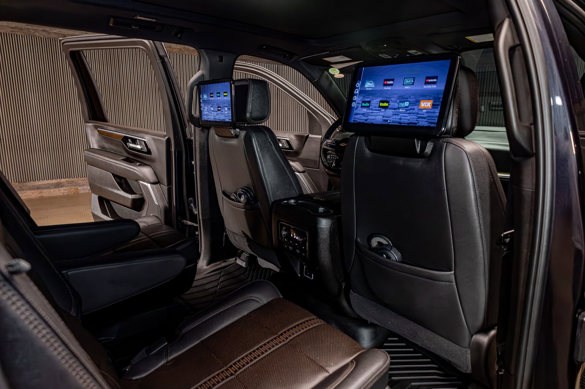 Used 2025 Chevrolet Suburban High Country AWD/4WD image 26