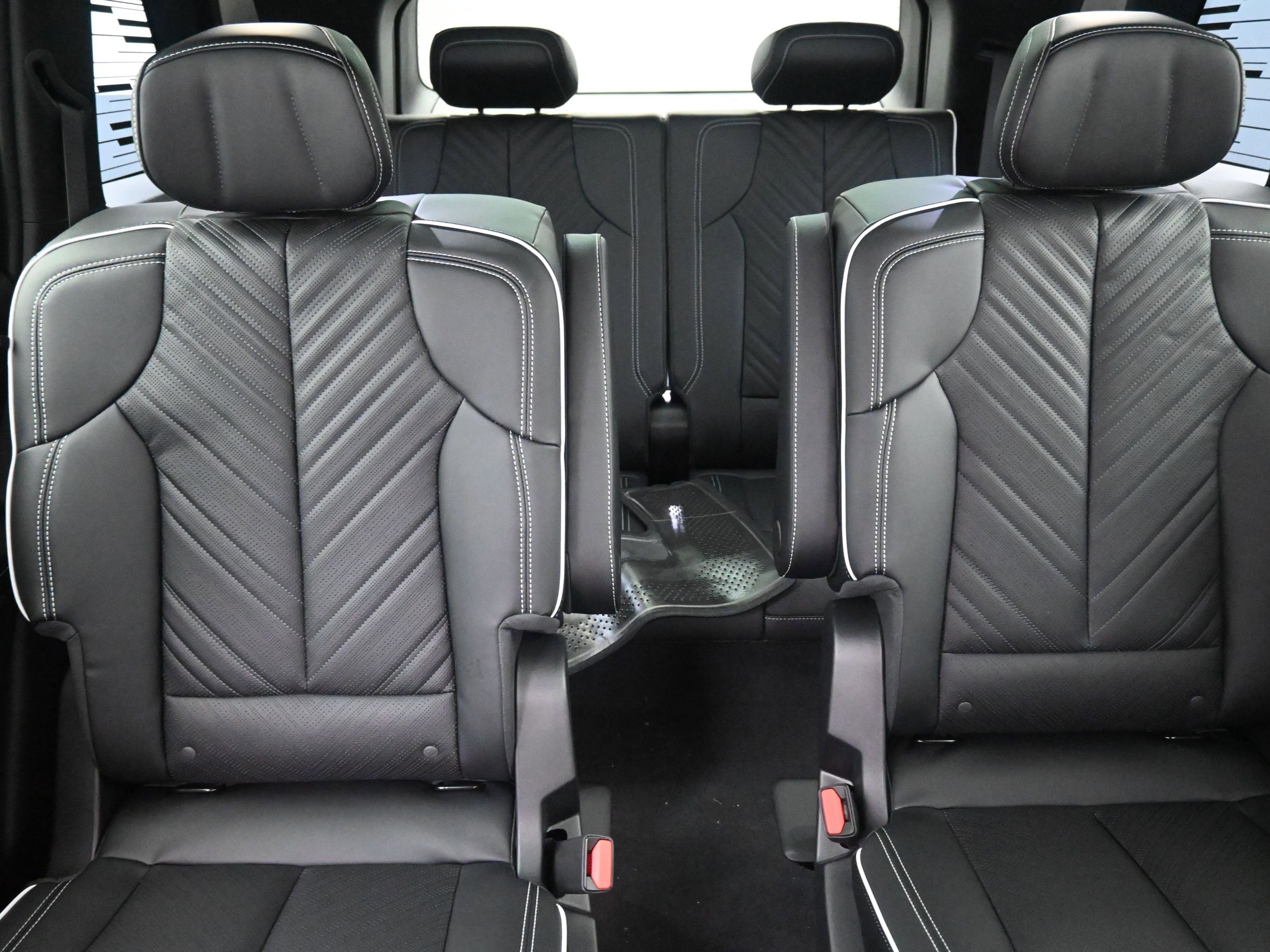 New 2026 Cadillac Vistiq Platinum w/ LPO, Floor Liner Package image 13