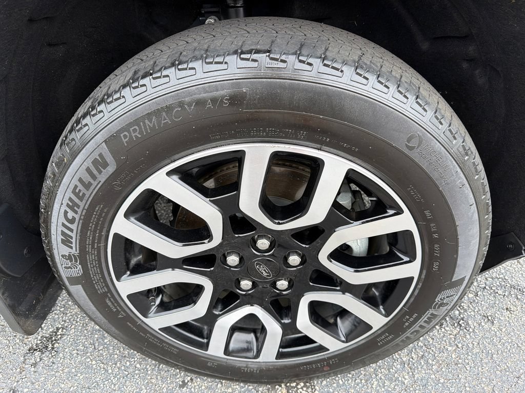 Used 2023 Ford Maverick Lariat FWD image 12