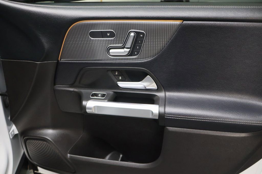 Used 2020 Mercedes-Benz GLB 250 w/ Premium Package image 12