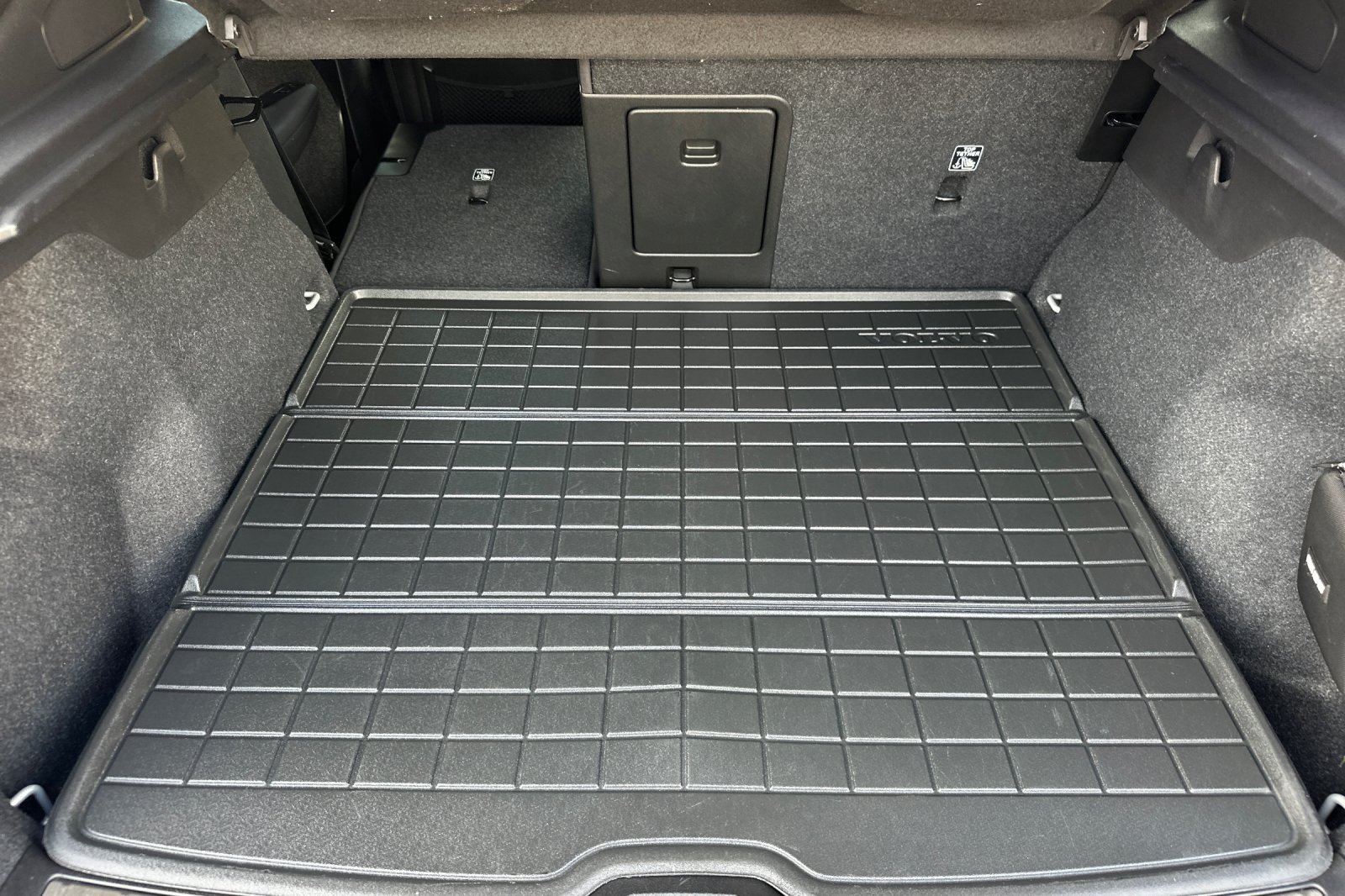 Certified 2023 Volvo C40 P8 Recharge Ultimate w/ Protection Package Premier AWD/4WD image 17