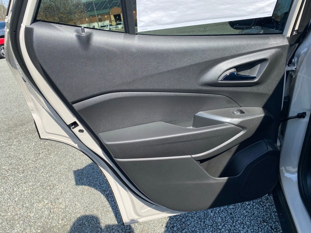New 2026 Chevrolet Trax RS w/ Sunroof Package FWD image 16