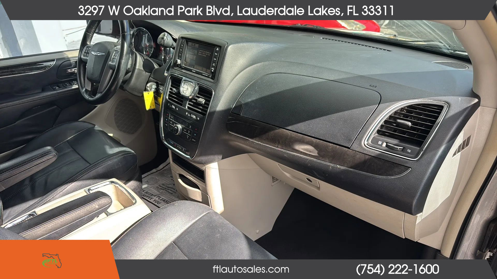 Used 2013 Chrysler Town & Country Touring image 38