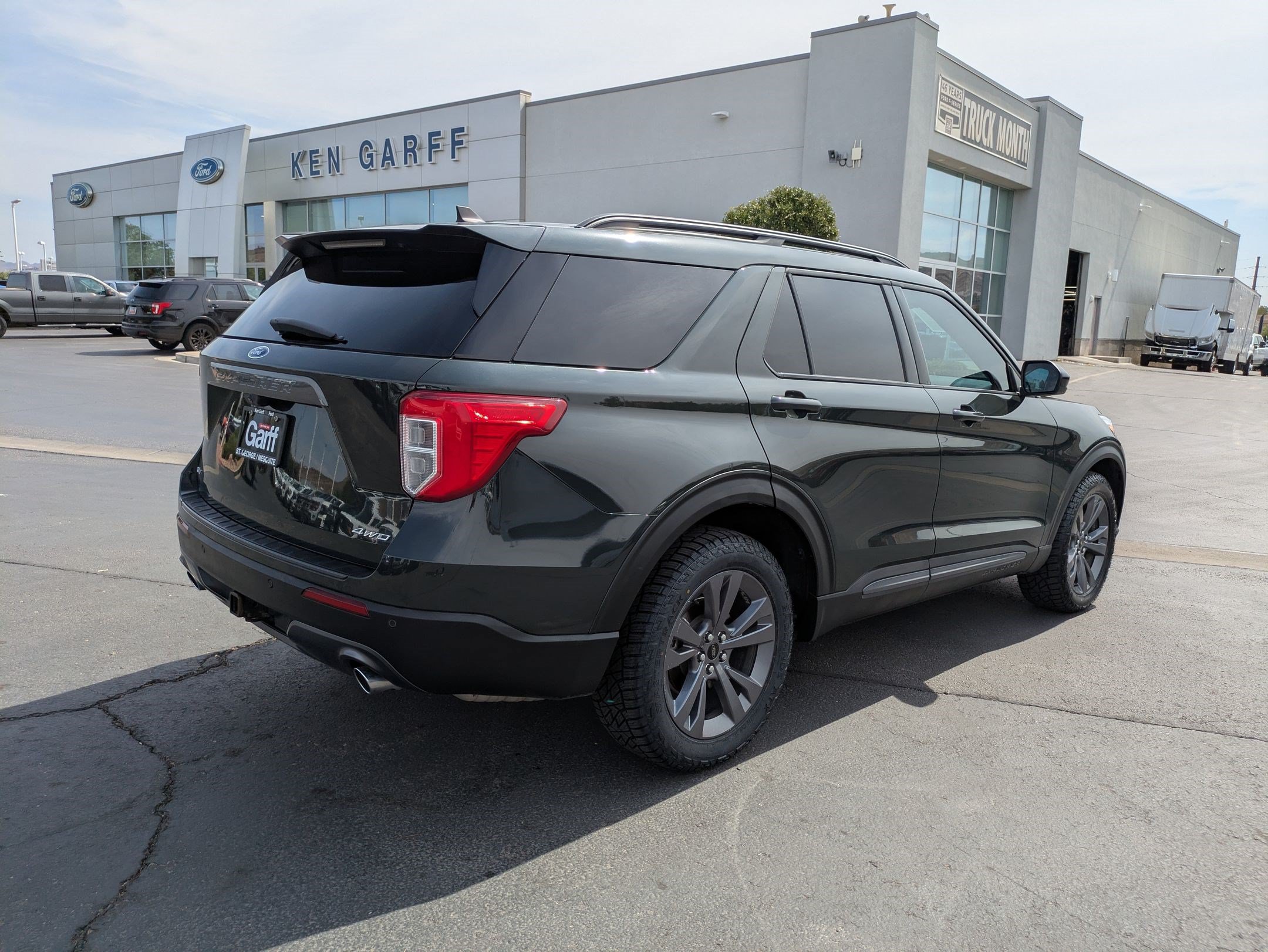 Used 2022 Ford Explorer XLT w/ Equipment Group 202A AWD/4WD image 3