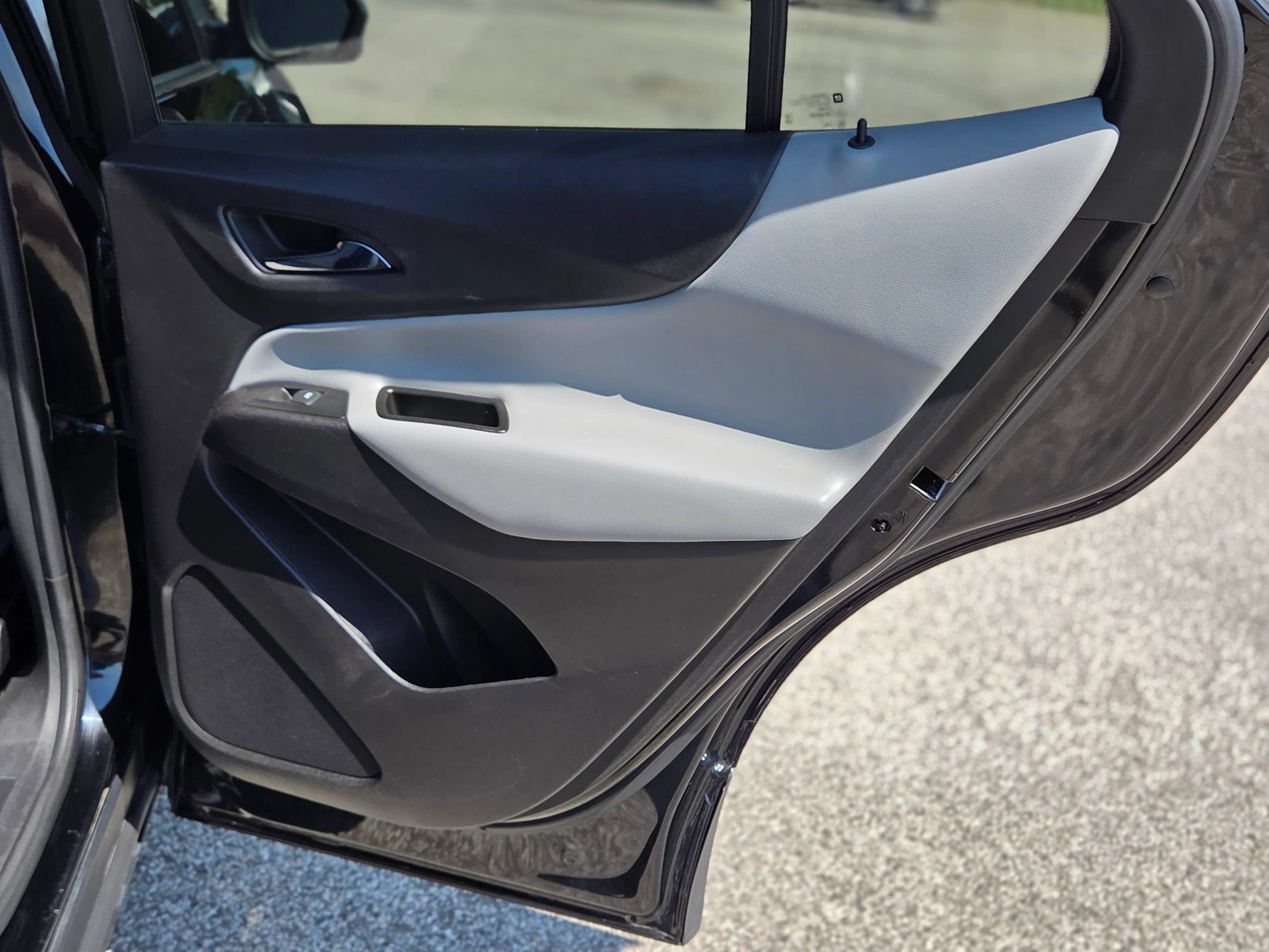 Used 2019 Chevrolet Equinox LS w/ LS Convenience Package FWD image 23