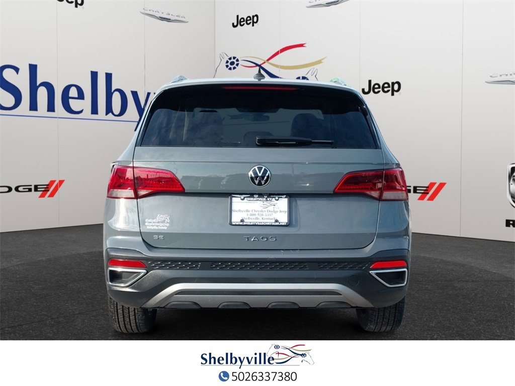 Used 2024 Volkswagen Taos SE w/ Black Wheel Package image 5