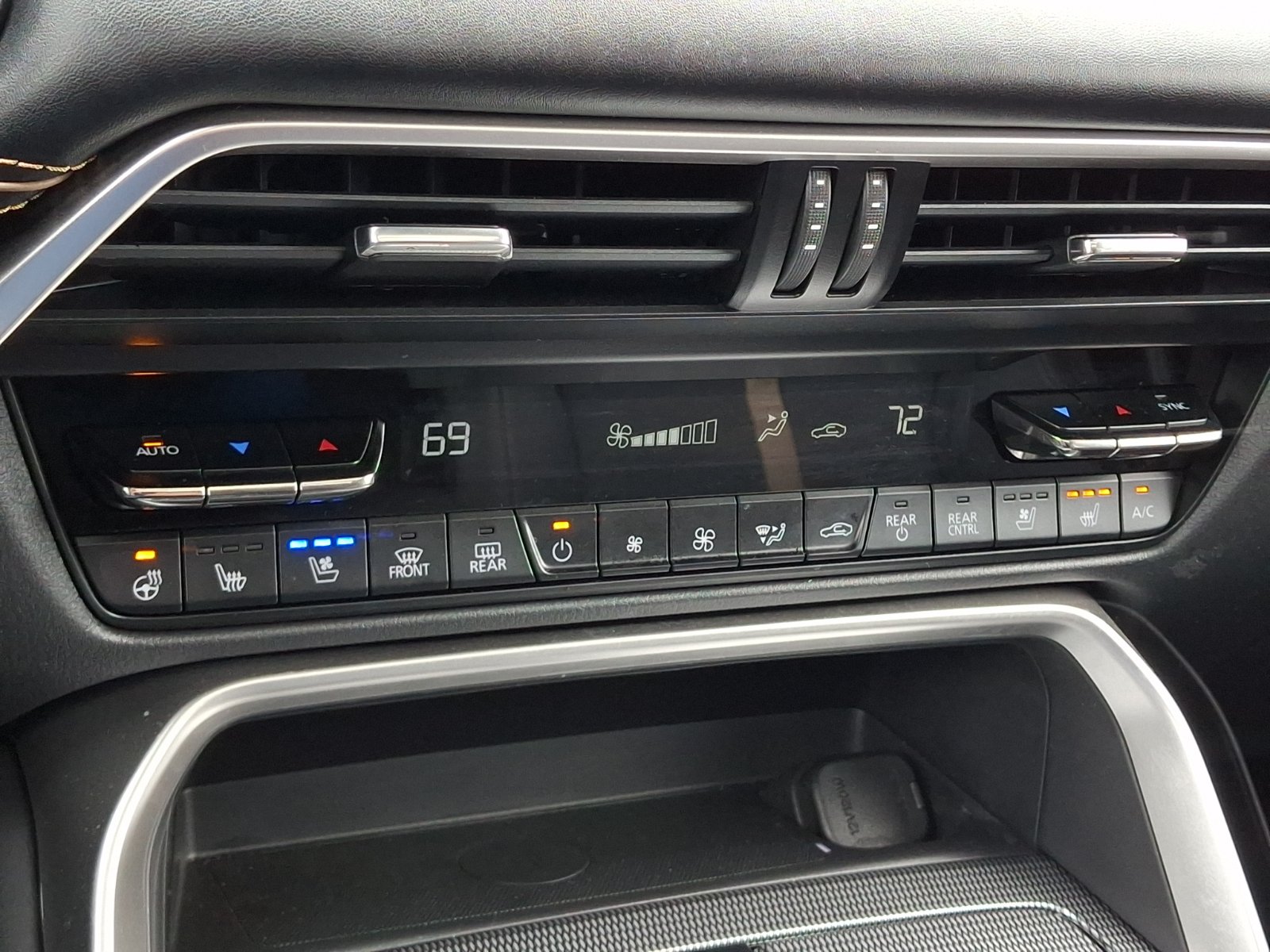Certified 2025 MAZDA CX-70 Plug-In Hybrid w/ Premium Plus AWD/4WD image 17