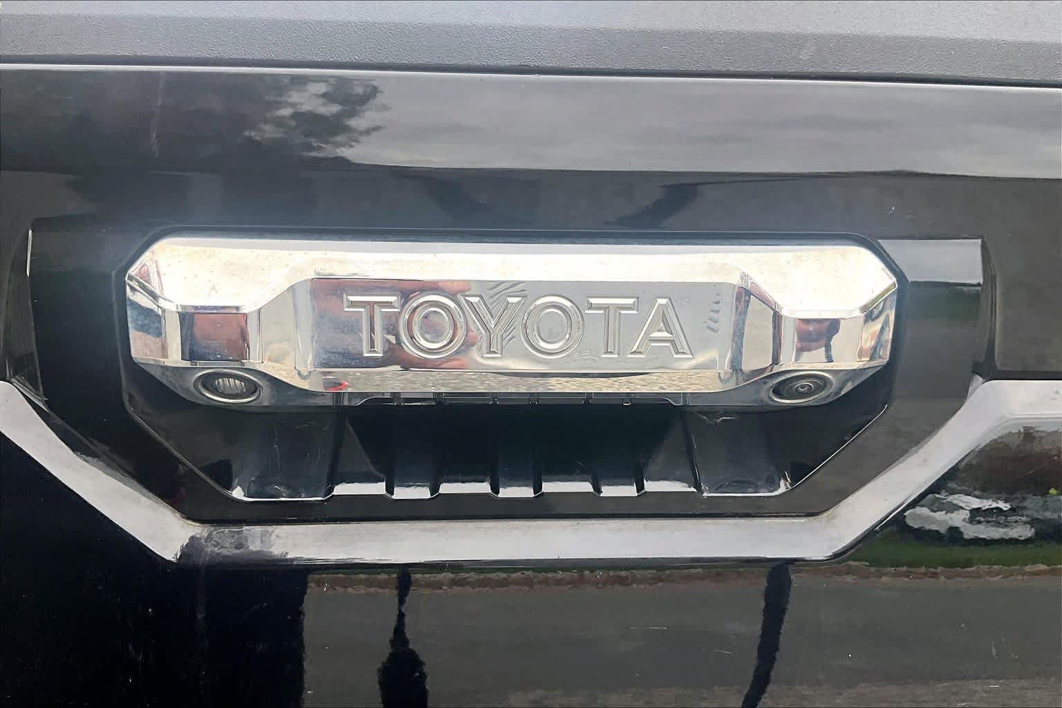 Used 2024 Toyota Tundra Limited w/ Power Package AWD/4WD image 30