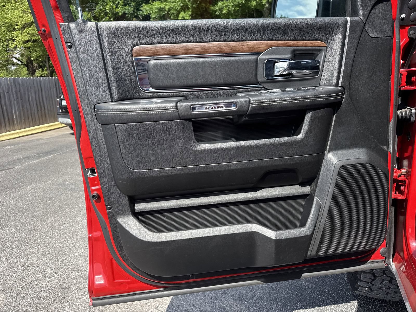 Used 2014 RAM 1500 Laramie AWD/4WD image 13