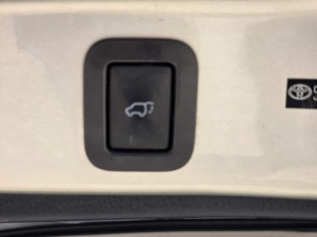 Used 2014 Toyota Highlander Limited Platinum AWD/4WD image 44