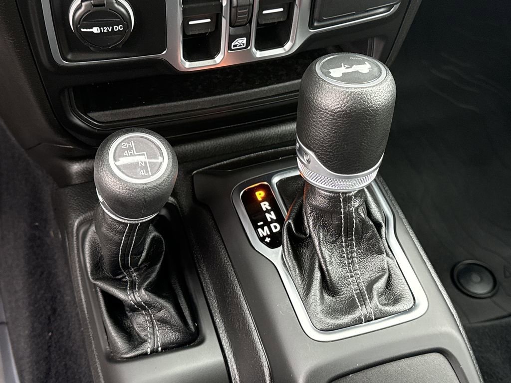 Used 2025 Jeep Wrangler Sport AWD/4WD image 19