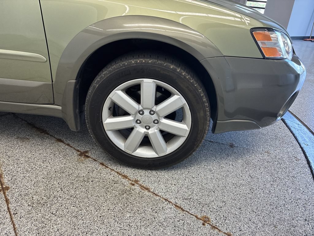 Used 2006 Subaru Outback 2.5i Limited w/ Popular Equipment Group 2B AWD/4WD image 13