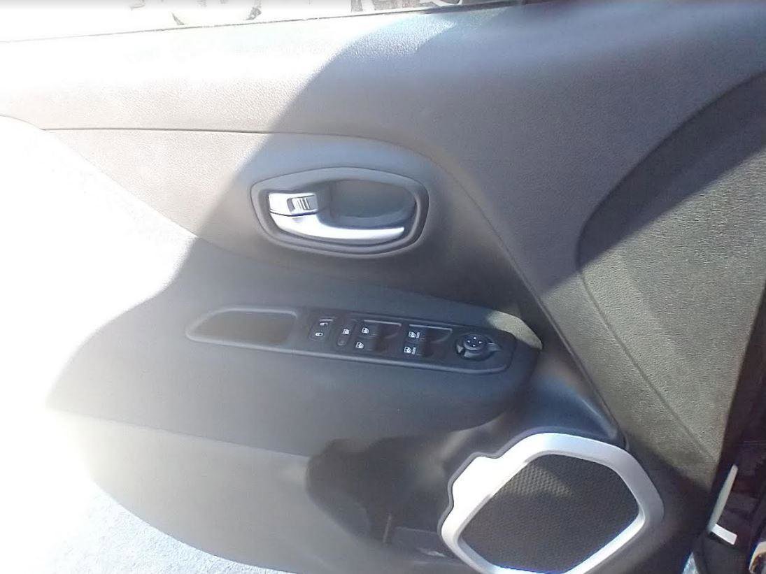 Used 2020 Jeep Renegade Latitude w/ Cold Weather Group image 24