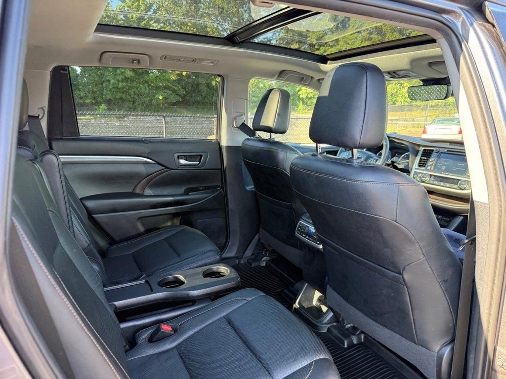 Used 2019 Toyota Highlander Limited Platinum image 13