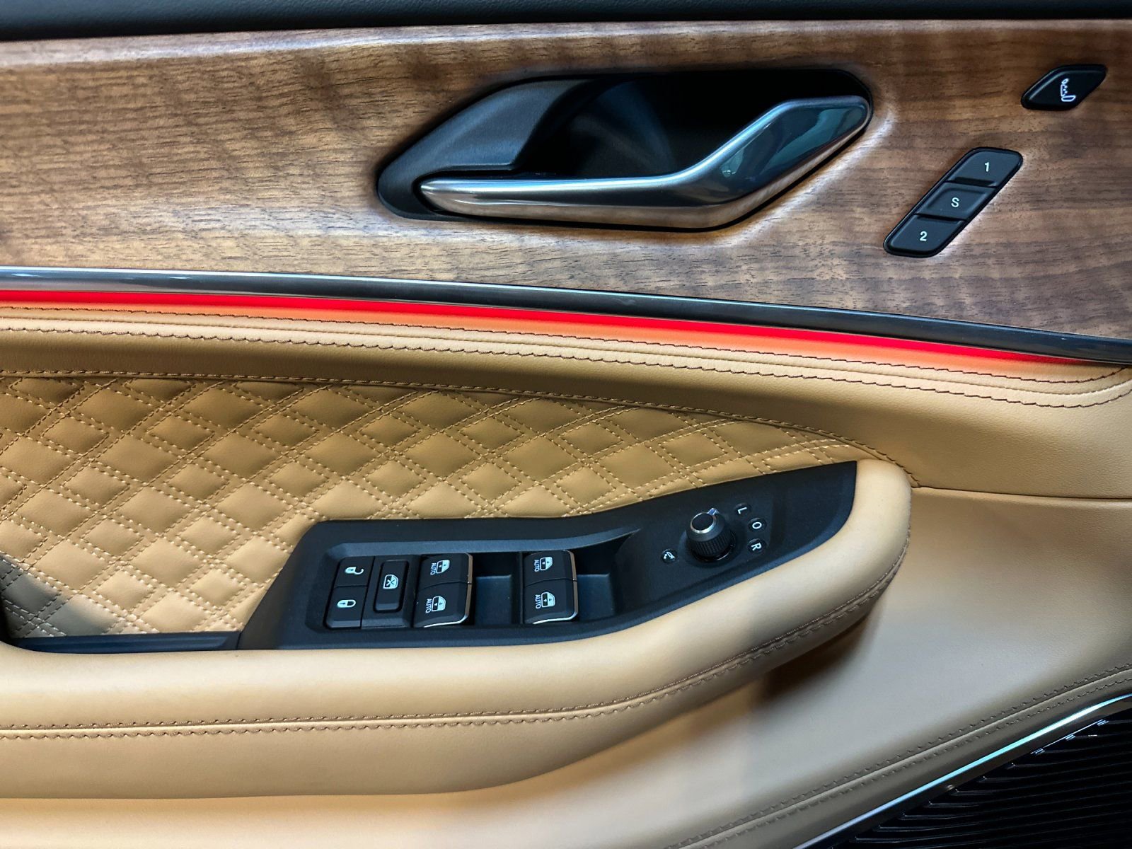 New 2025 Jeep Grand Cherokee Summit image 10