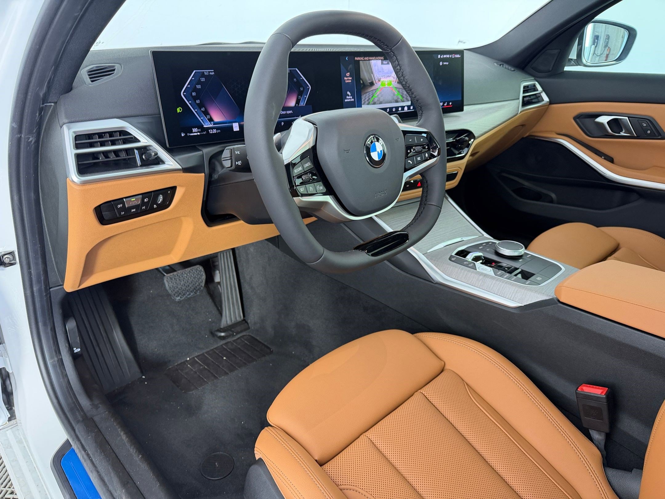 New 2026 BMW 330i Sedan w/ Convenience Package RWD image 4